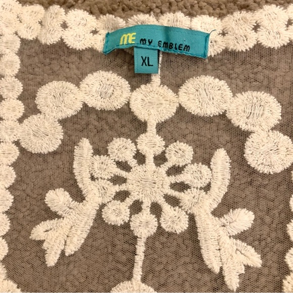 Me My Emblem Crochet Lace Embroidered Blouse - Picture 2 of 9